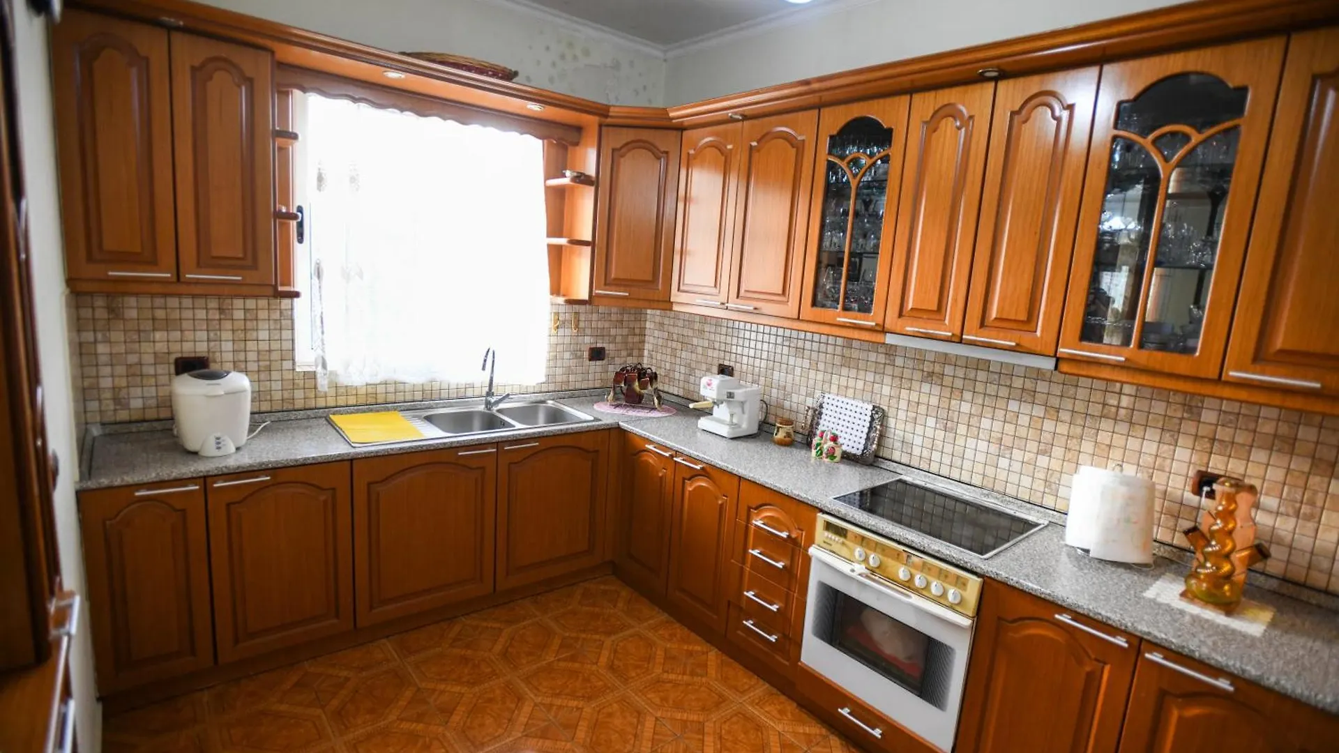 Apartment Darlin Berat 0*,  Albania