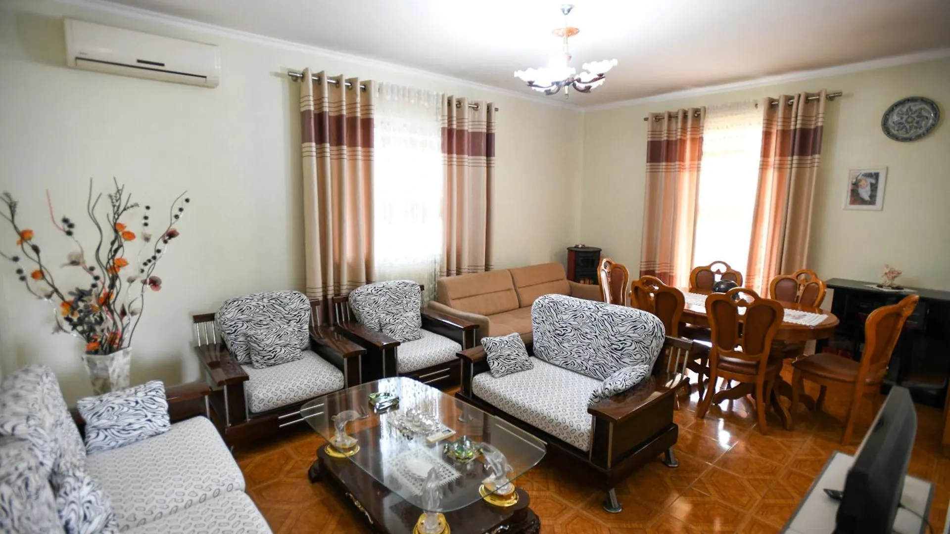 Apartment Darlin Berat 0*,  Albania